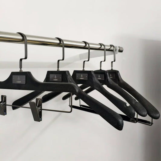 Custom Logo Solid Resin Hangers with Metal Plate for Boutique Clothing Stores