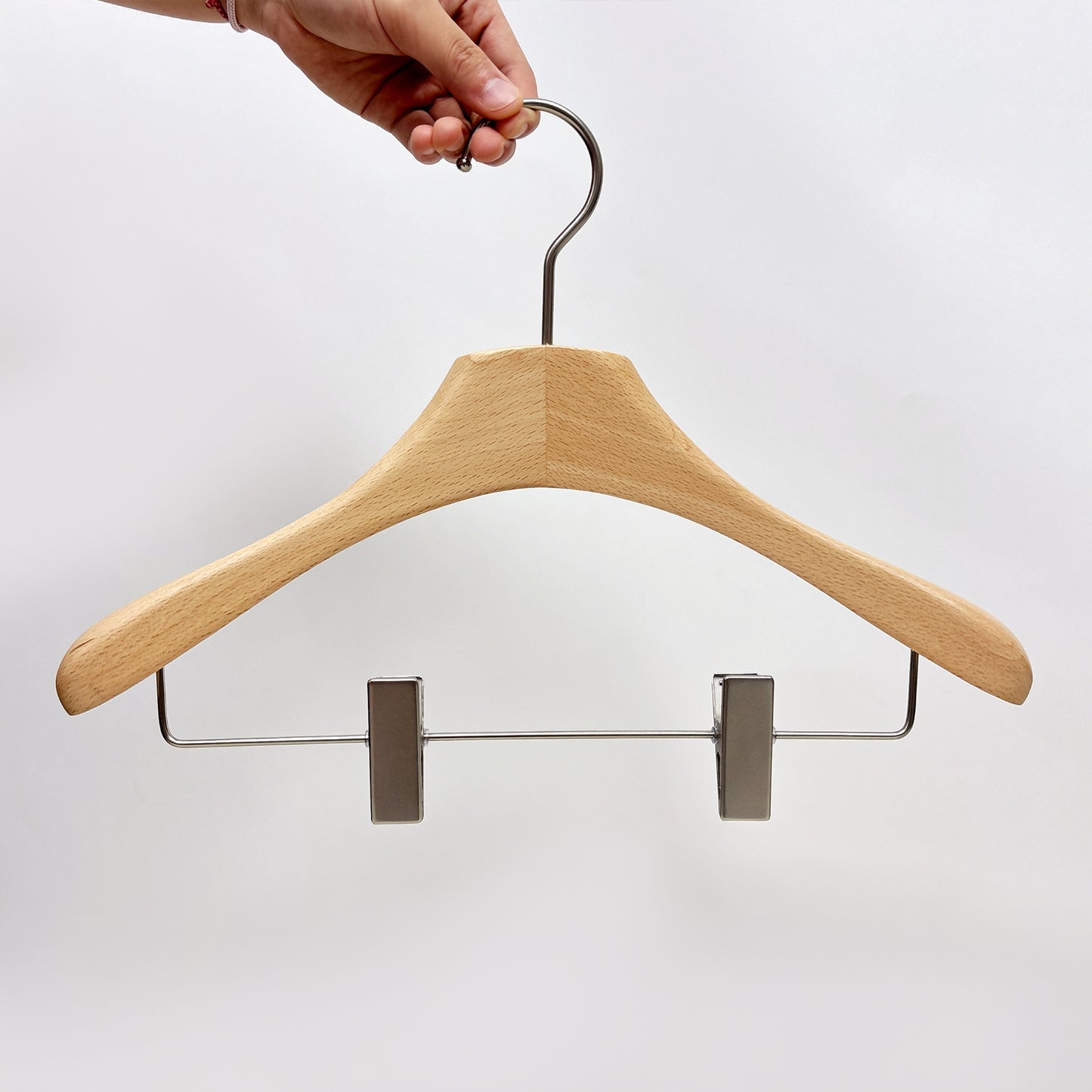 Premium Beech Wood Hangers – Non-Slip Lacquered for Suits, Coats & Shirts