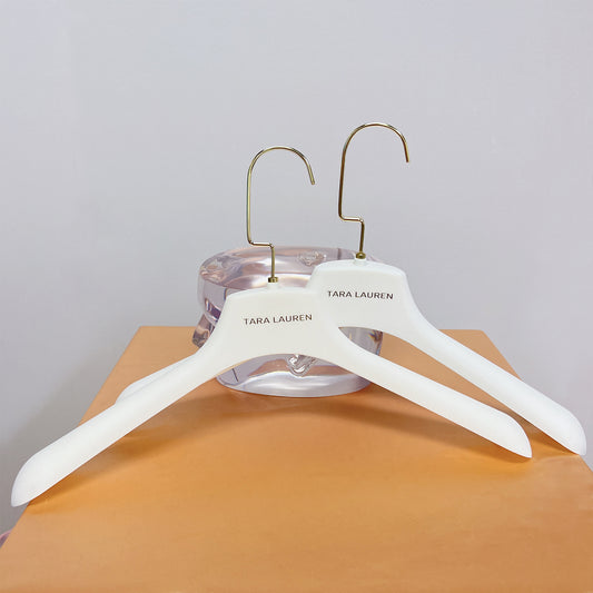 High-End White Velvet Non-Slip Wide Shoulder Hangers for Boutique Women’s Clothing Display