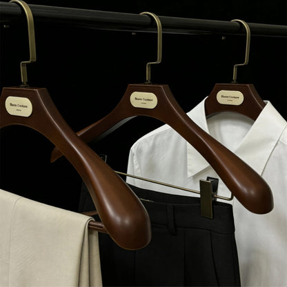 Wide Shoulder Plastic Suit Hangers with Vintage Bronze Metal Plate
