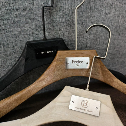Custom Logo Solid Resin Hangers with Metal Plate for Boutique Clothing Stores