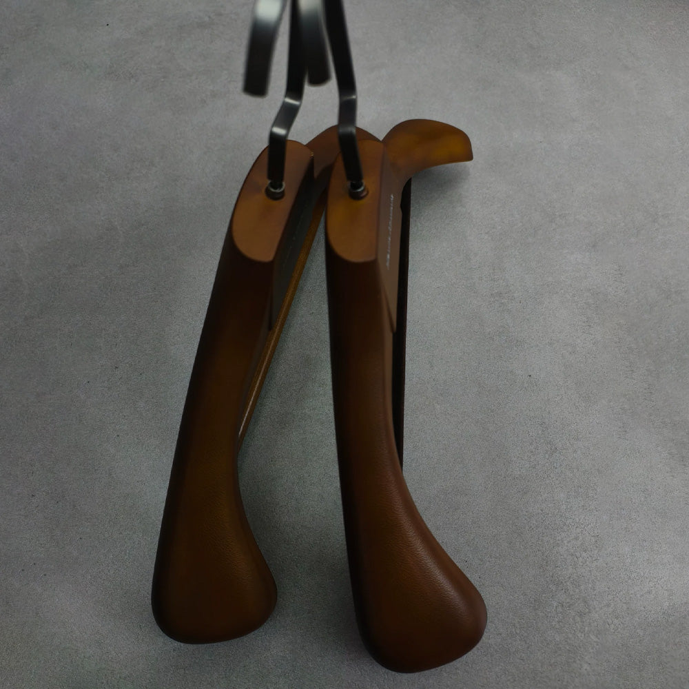 Luxury Wide Shoulder Plastic Hanger with Pants Bar and Custom Logo