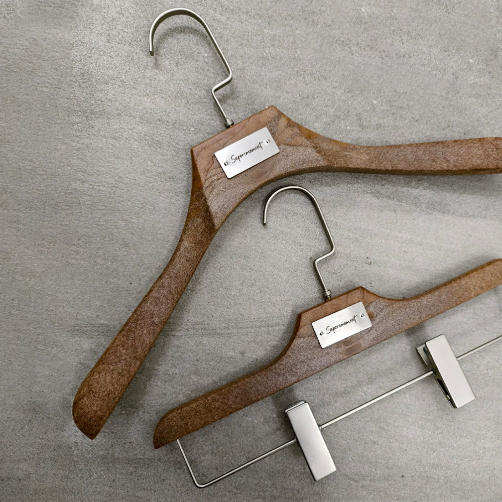 Custom Logo Solid Resin Hangers with Metal Plate for Boutique Clothing Stores