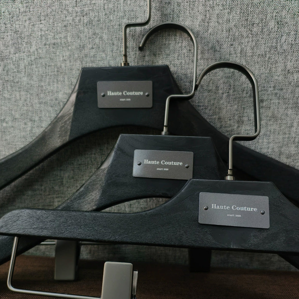 Custom Logo Solid Resin Hangers with Metal Plate for Boutique Clothing Stores