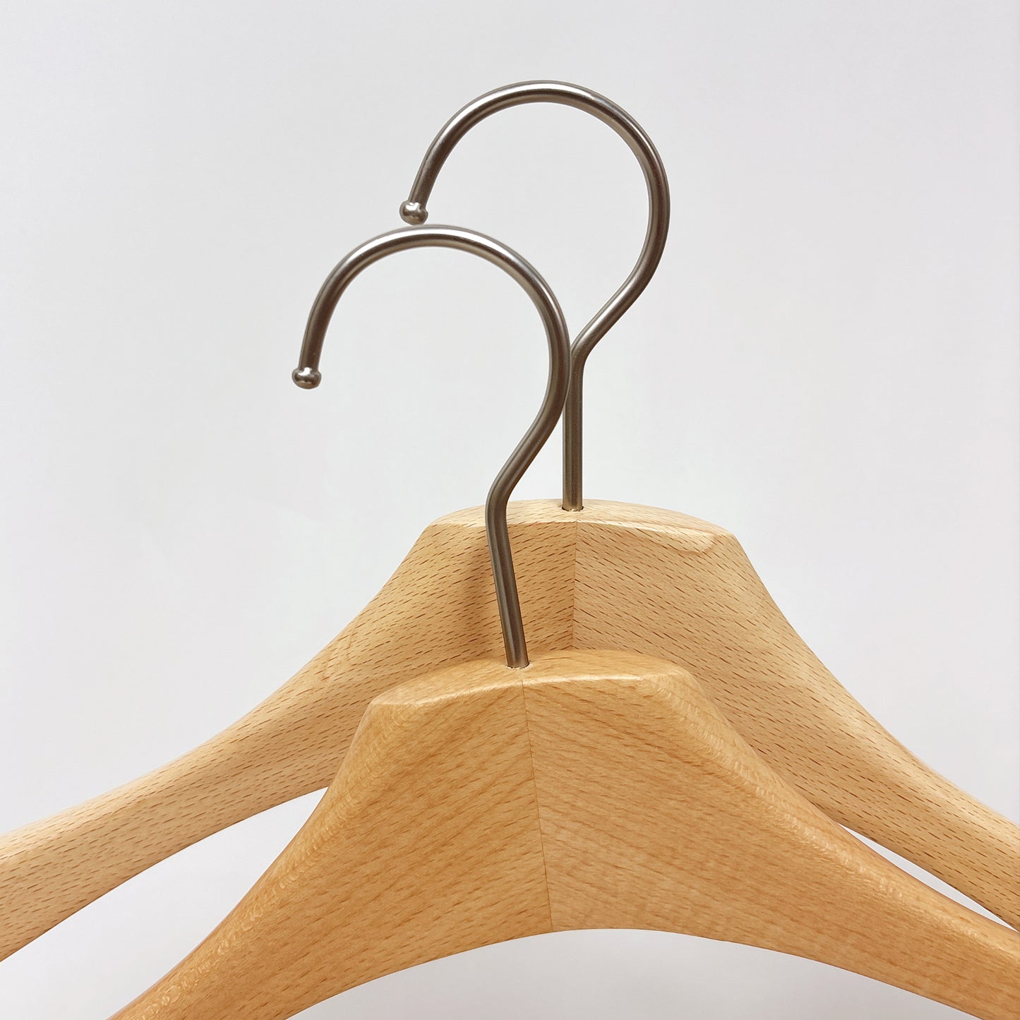 Premium Beech Wood Hangers – Non-Slip Lacquered for Suits, Coats & Shirts
