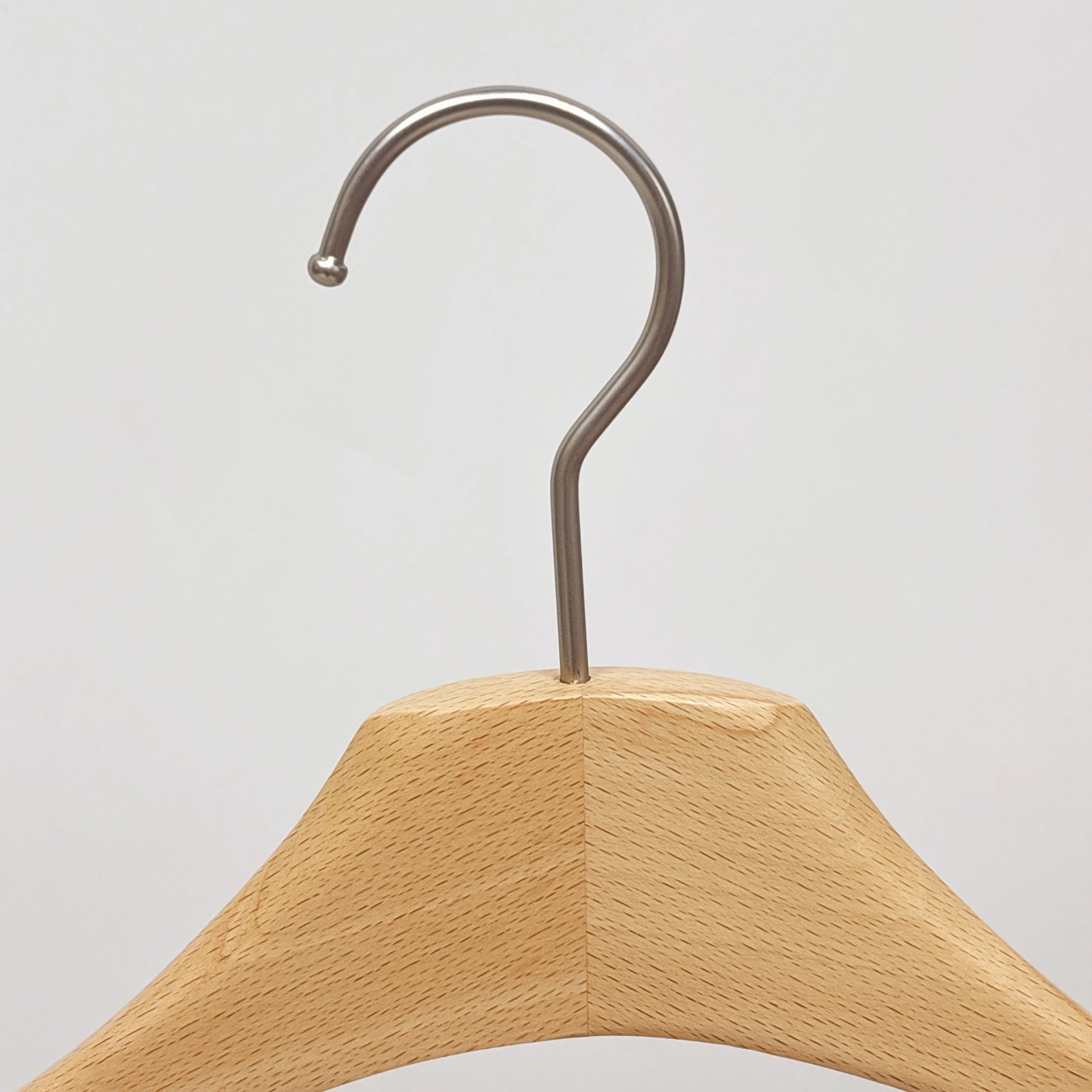 Premium Beech Wood Hangers – Non-Slip Lacquered for Suits, Coats & Shirts