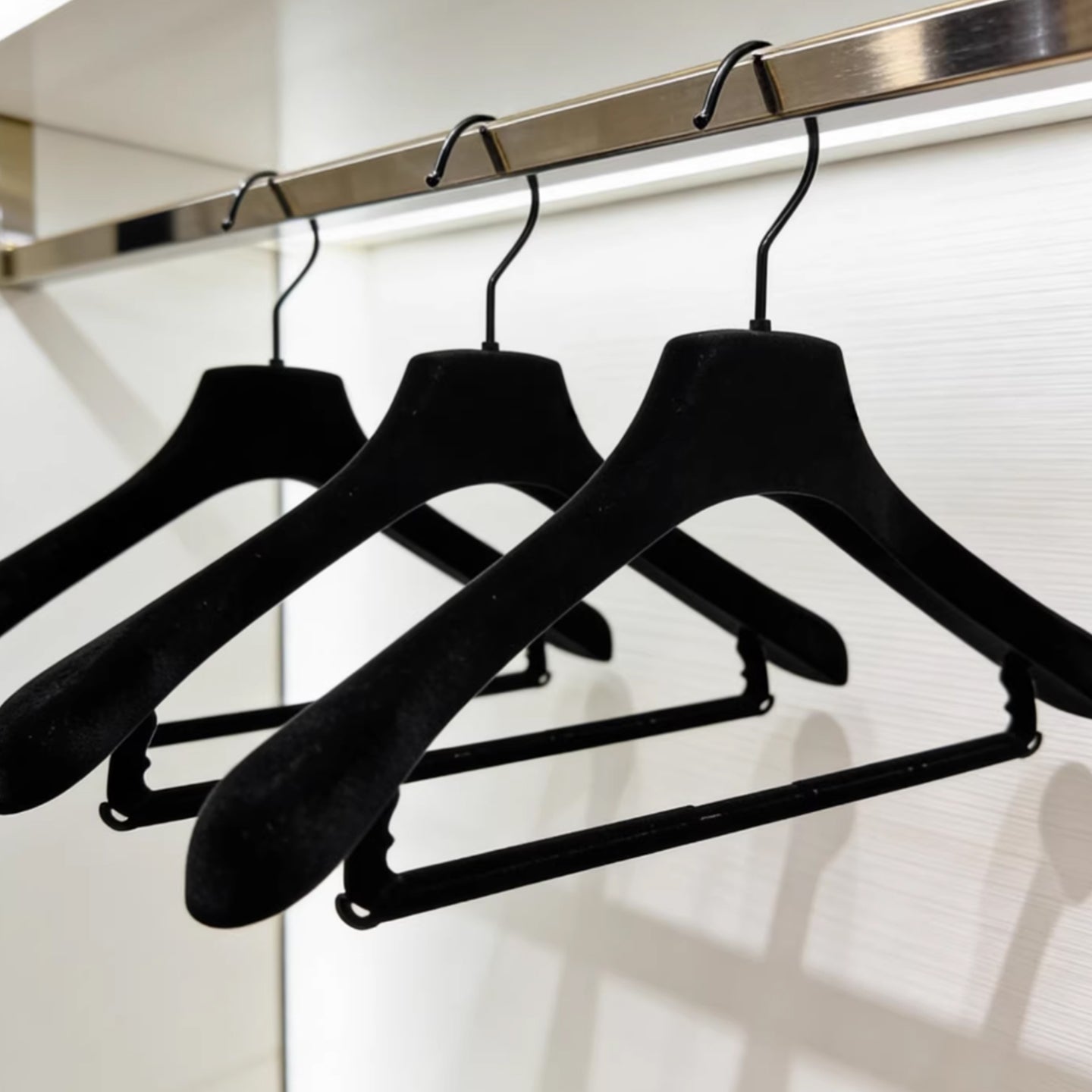 Commercial Velvet Hangers - Wide Shoulder Non-Slip for Suit Shops Hotels & Boutiques