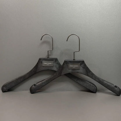 Custom Logo Solid Resin Hangers with Metal Plate for Boutique Clothing Stores