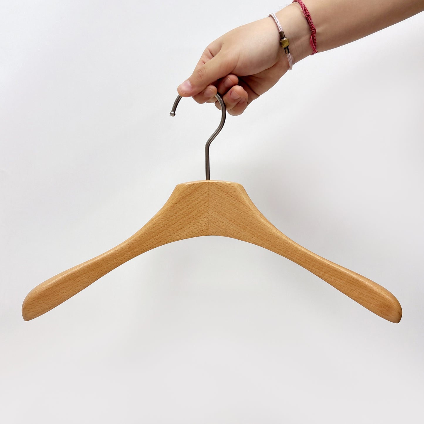 Premium Beech Wood Hangers – Non-Slip Lacquered for Suits, Coats & Shirts