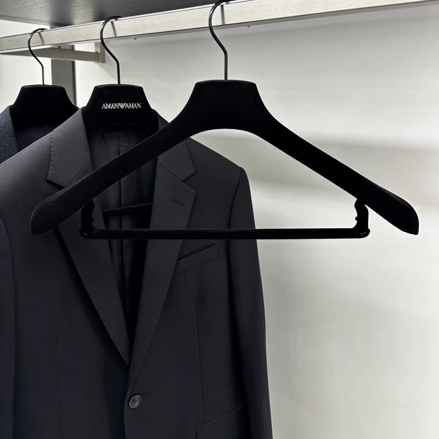Commercial Velvet Hangers - Wide Shoulder Non-Slip for Suit Shops Hotels & Boutiques