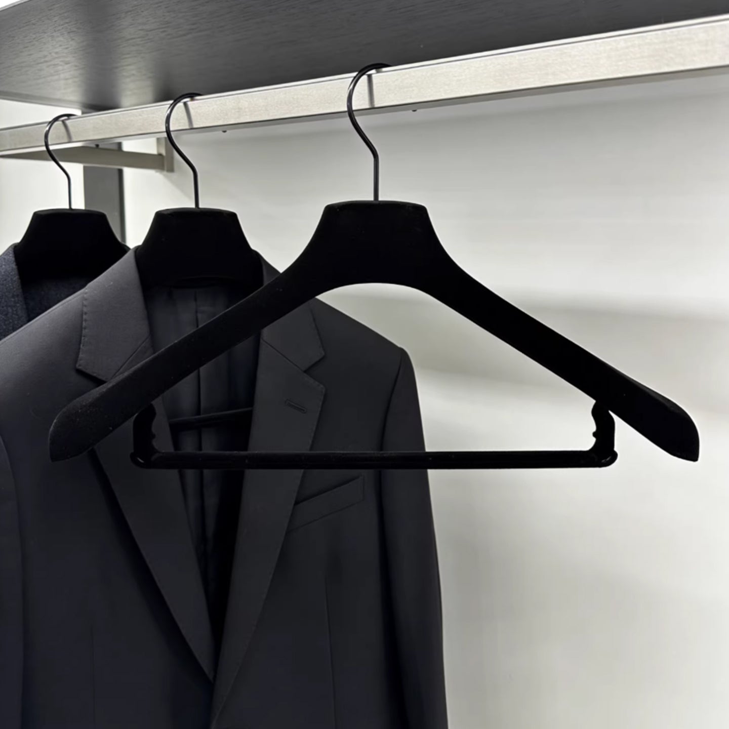 Commercial Velvet Hangers - Wide Shoulder Non-Slip for Suit Shops Hotels & Boutiques
