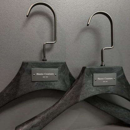 Custom Logo Solid Resin Hangers with Metal Plate for Boutique Clothing Stores