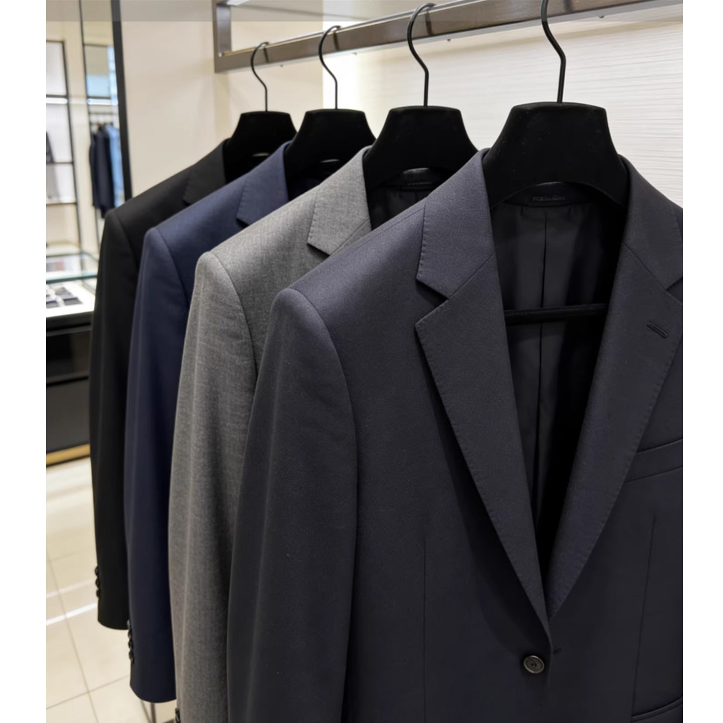 Commercial Velvet Hangers - Wide Shoulder Non-Slip for Suit Shops Hotels & Boutiques