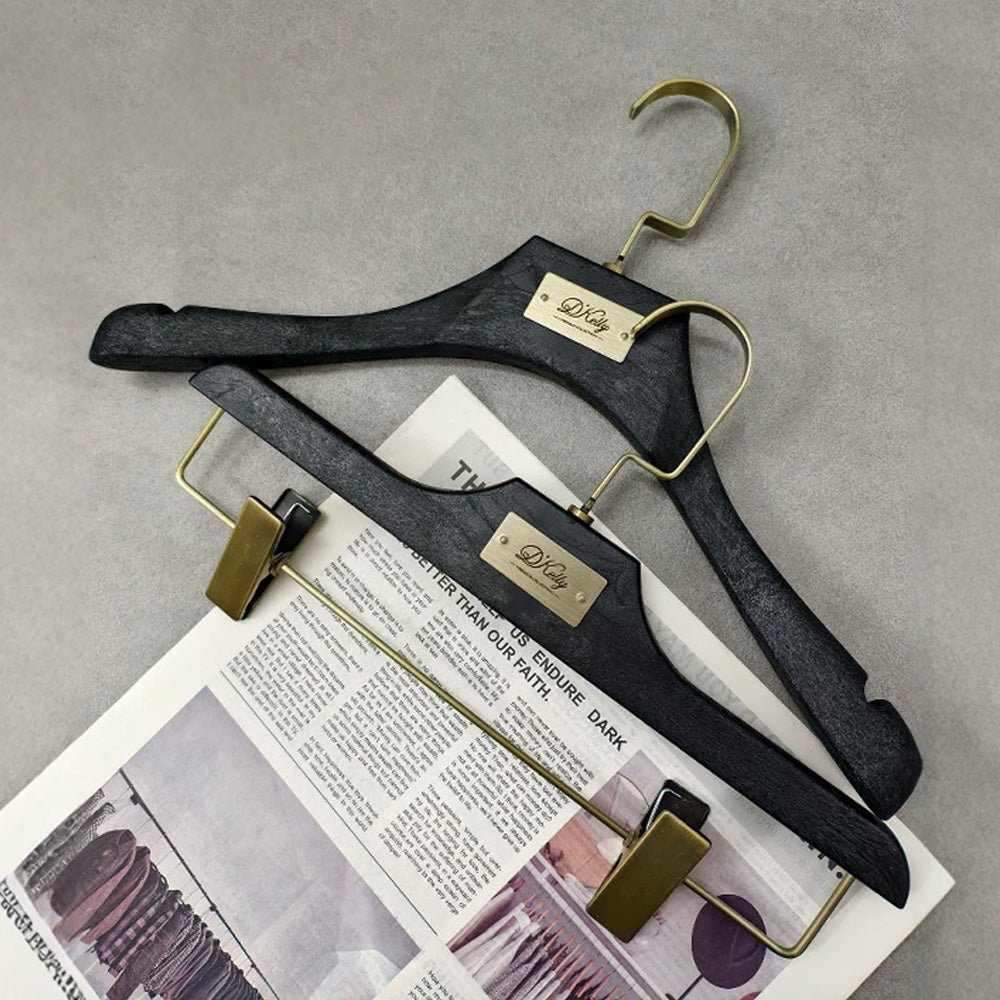 Custom Logo Solid Resin Hangers with Metal Plate for Boutique Clothing Stores