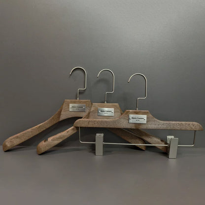 Custom Logo Solid Resin Hangers with Metal Plate for Boutique Clothing Stores
