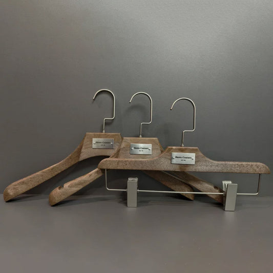 Custom Logo Solid Resin Hangers with Metal Plate for Boutique Clothing Stores