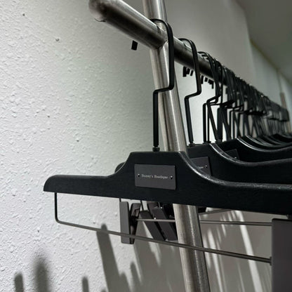 Custom Logo Solid Resin Hangers with Metal Plate for Boutique Clothing Stores