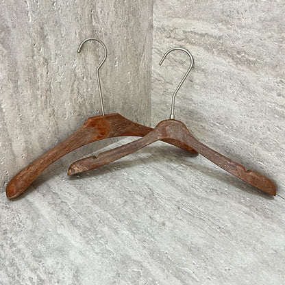 Brown Wood Grain Resin Hangers – Non-Slip Coat Hangers for Suits, Dresses & Coats