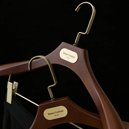 Wide Shoulder Plastic Suit Hangers with Vintage Bronze Metal Plate