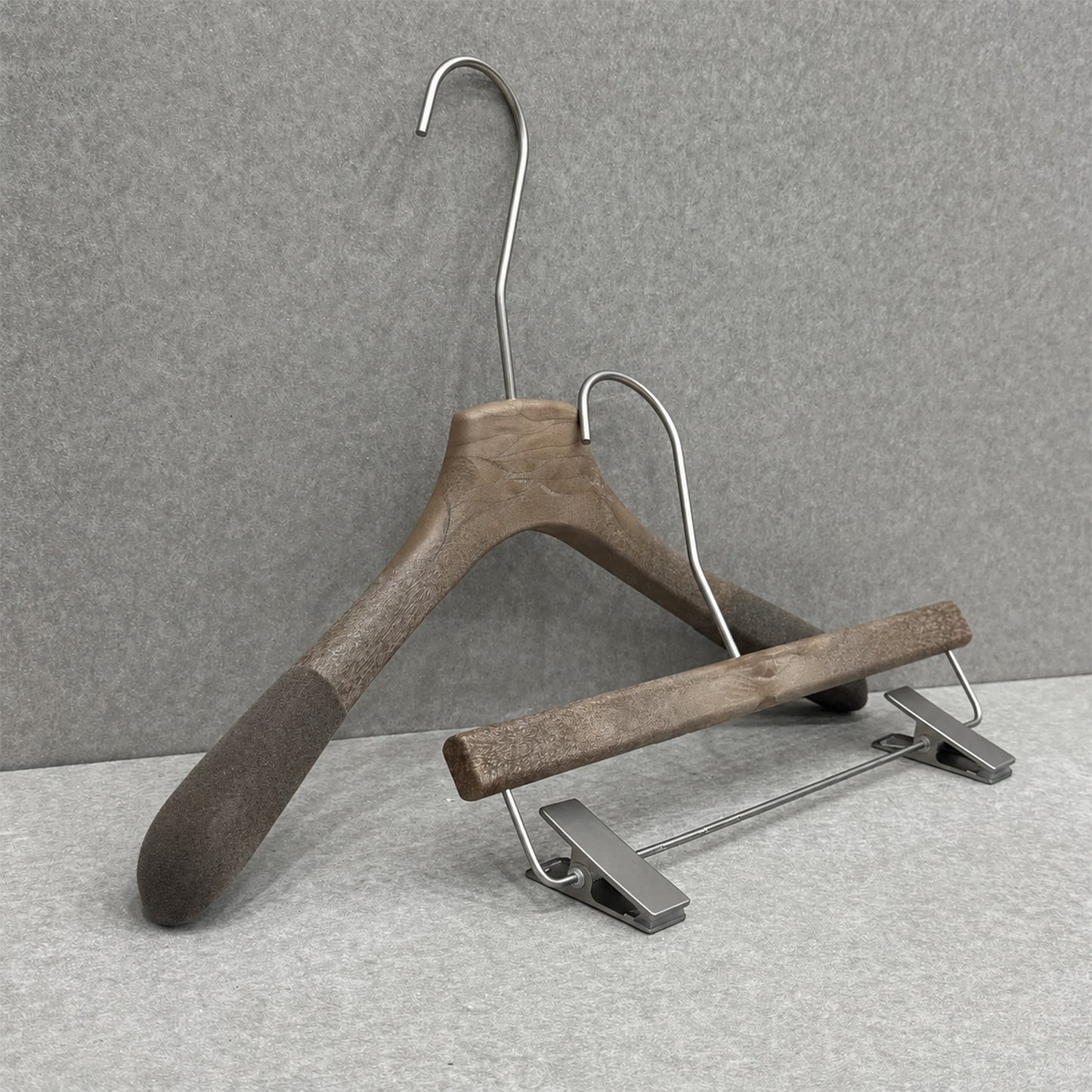 Non-Slip Flocked Resin Woodgrain Hangers for Clothing Stores