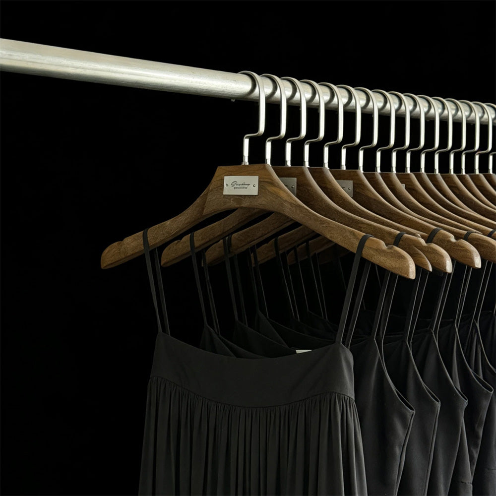 Custom Logo Solid Resin Hangers with Metal Plate for Boutique Clothing Stores