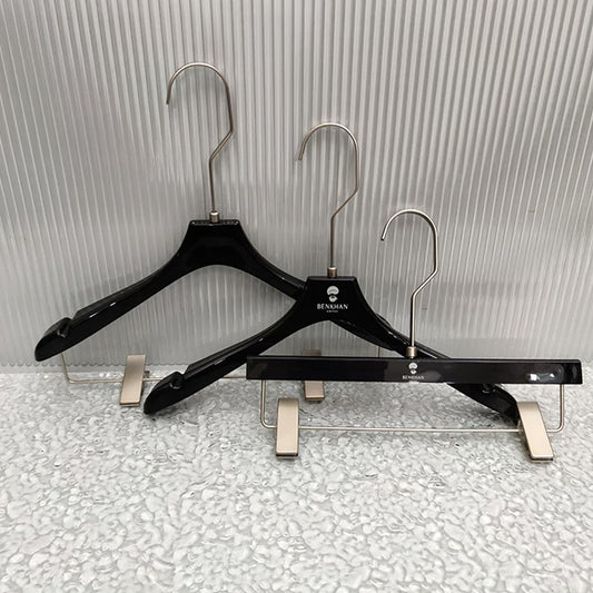 Schwarze Acryl-Kleiderbügel mit Clips – Premium Schrank- und Boutique-Display-Organizer