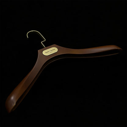 Wide Shoulder Plastic Suit Hangers with Vintage Bronze Metal Plate