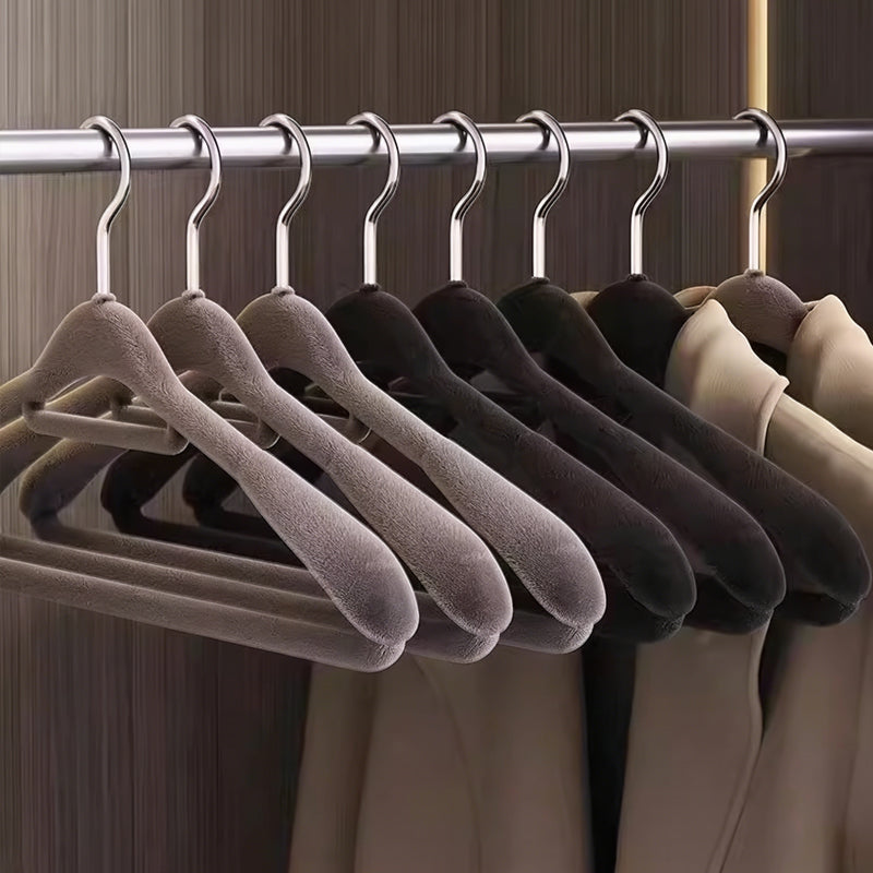 Wide Shoulder Velvet Hangers Non-Slip Heavy Duty Flocked Coat Hangers Space Saving
